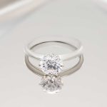 "Tulip" wedding ring with 1,25 ct diamond.